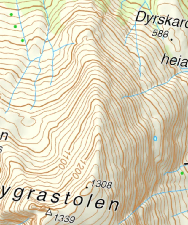 Tydelig fjellrygg på kartet.