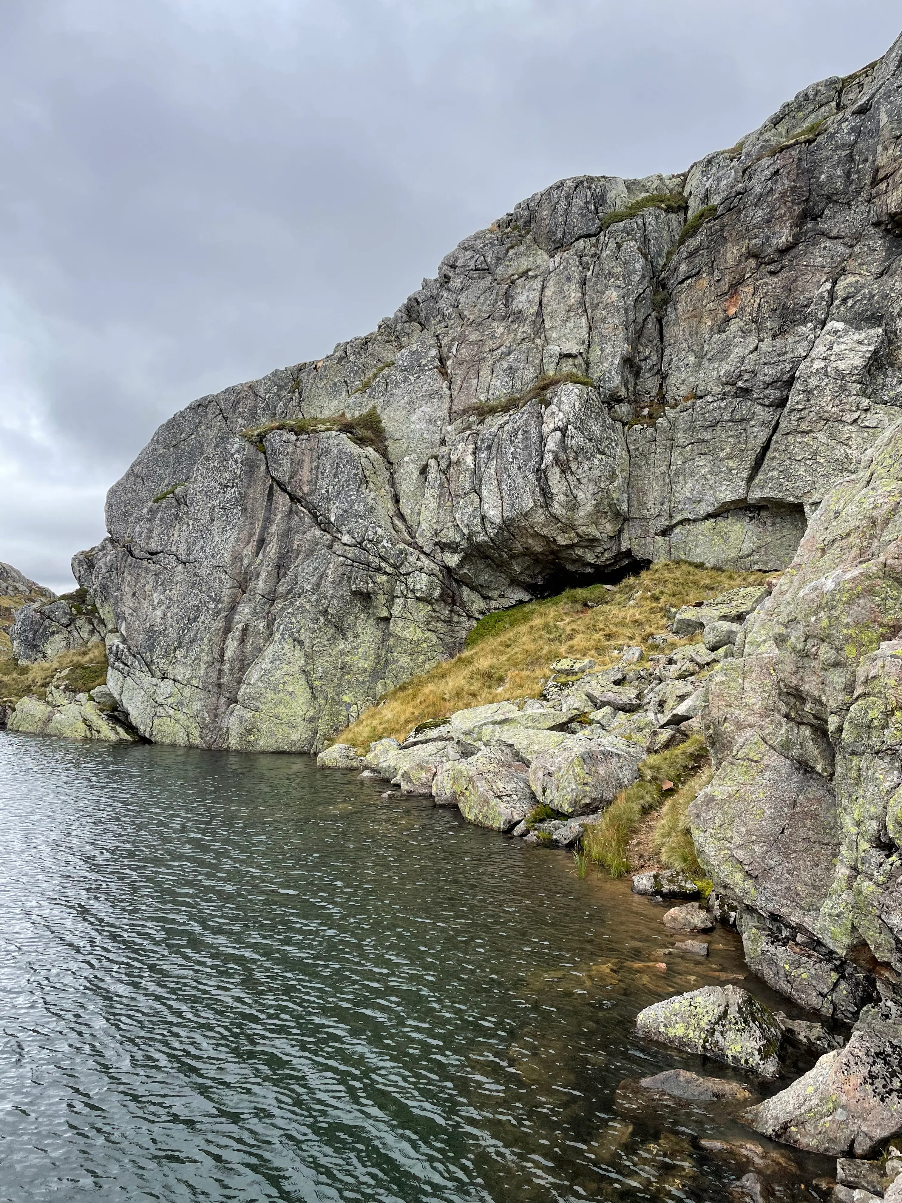 The entrance to a rock shelter — hard to see.