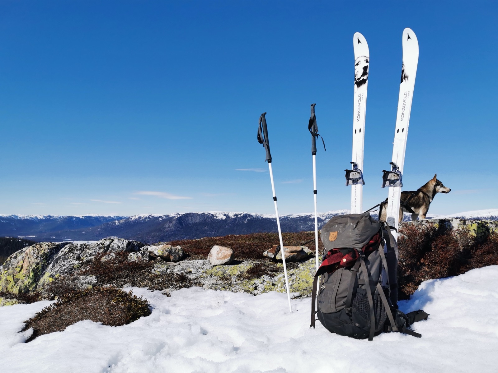 Med jaktski i påskefjellet.